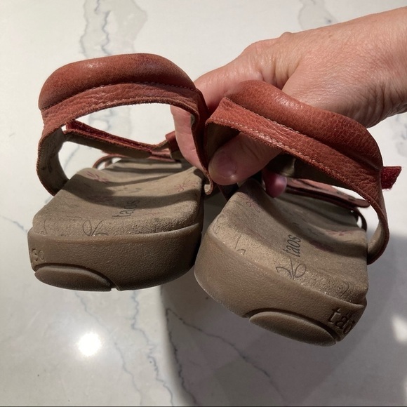 TAOS Sz 11 Trophy 2 Leather Strappy Sandal - Picture 7 of 9